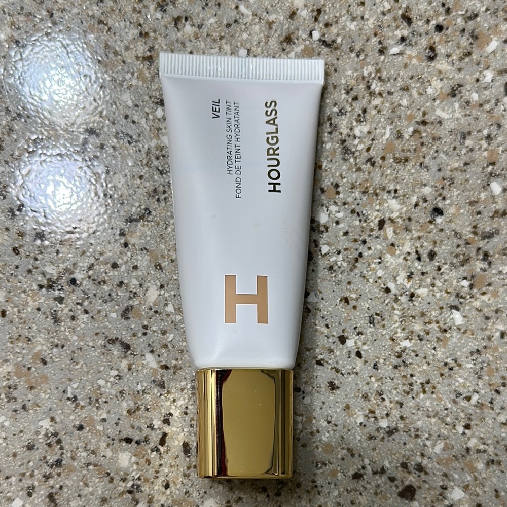 Hourglass Veil Hydrating skin tint shade 7